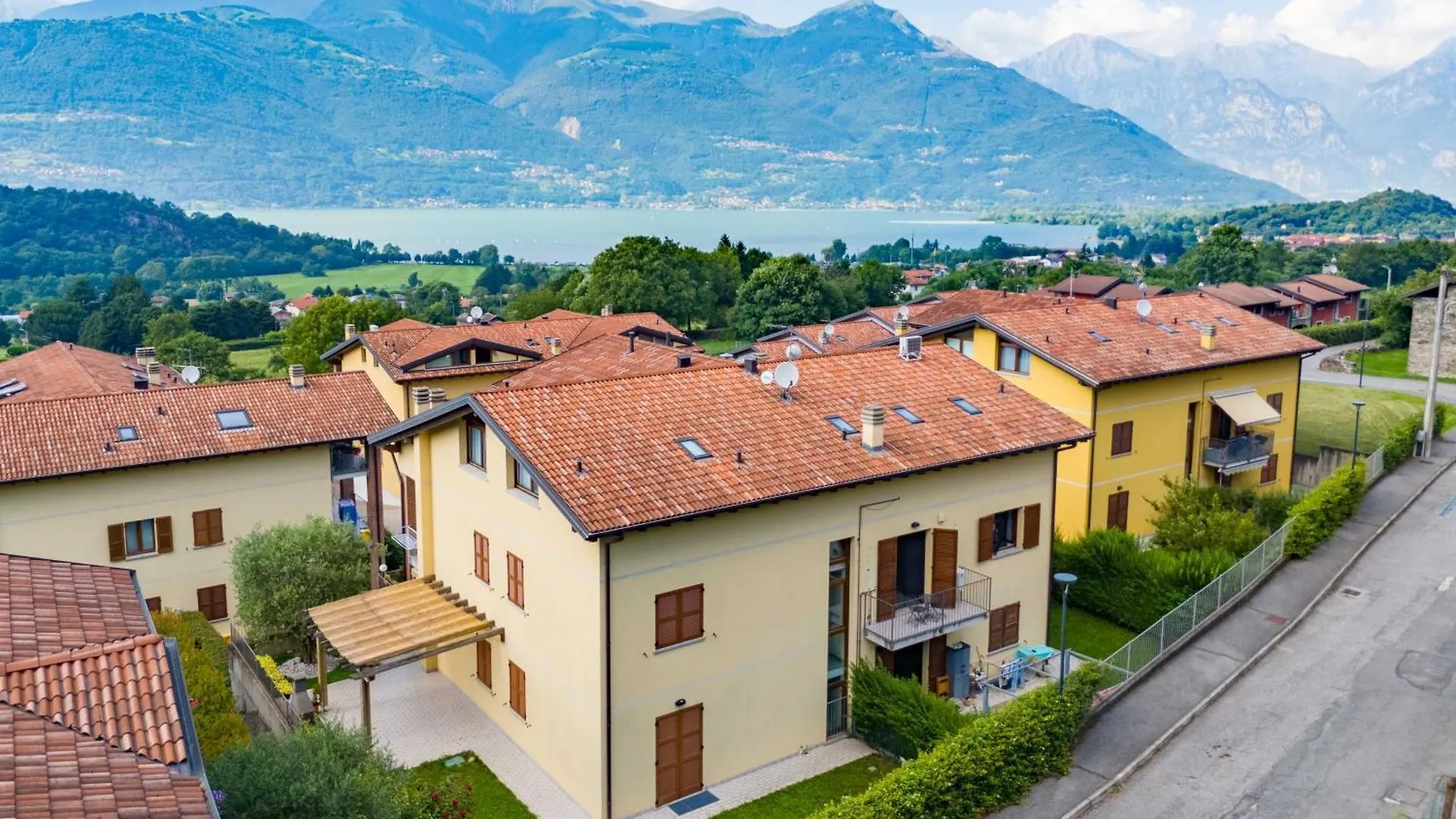 Dolce Far Niente Apartment Colico